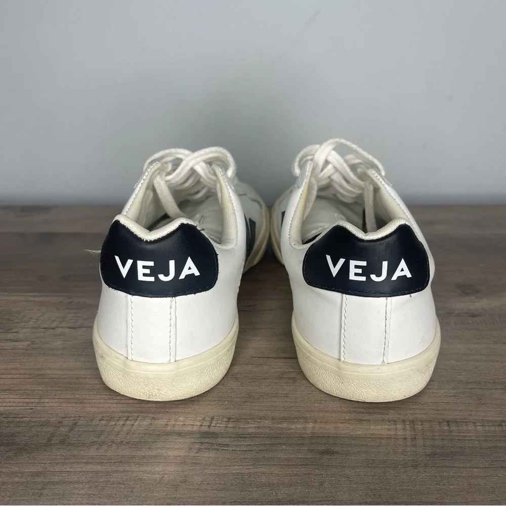 Women’s Veja esplar White and Black Sneakers tennis shoes‎ size 6